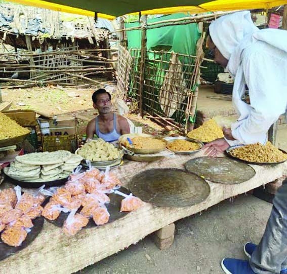 Giving yellow rice and appealing to vote on 7th May