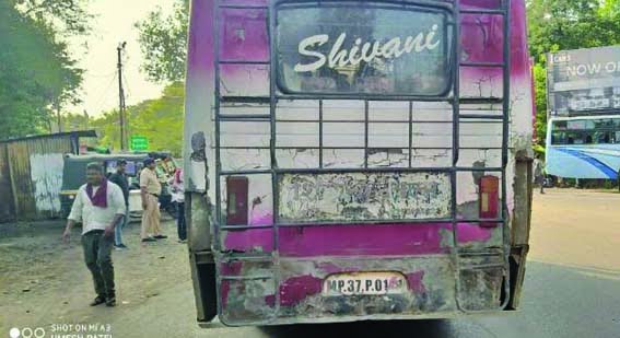 RTO issued challan of 44 thousand 500 rupees on overloaded dumpers