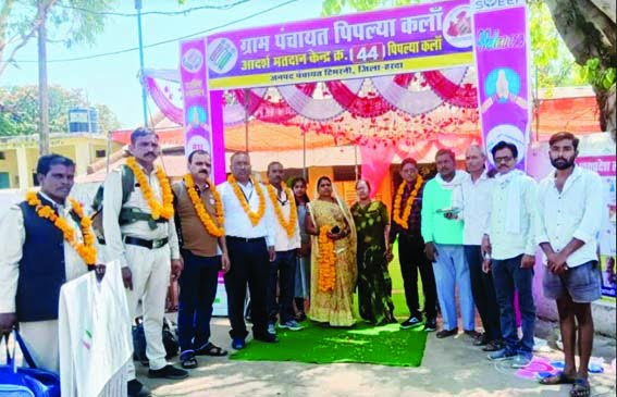 Welcomed the polling party by garlanding them with flowers.