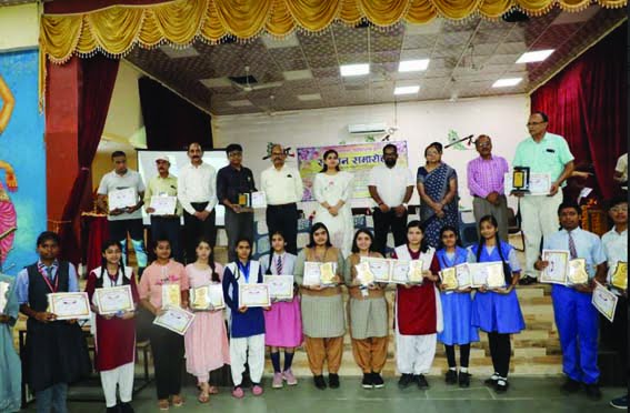 Collector honored the principal and bright students of the school who got 100% result
