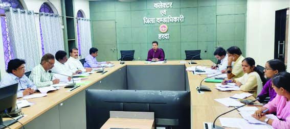 Officials should be active in solving the water problem - Collector Singh