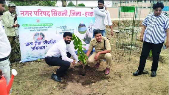101 plants were planted under the Jal Ganga Samvardhan Abhiyan in Sirali