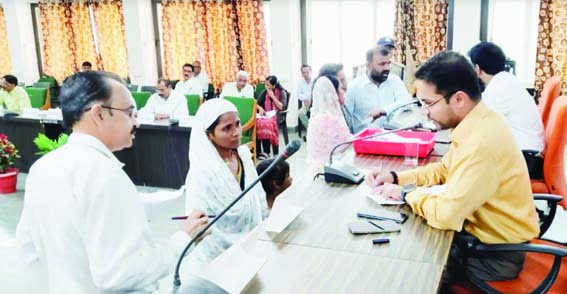 Collector Aditya Singh heard the problems of the citizens in the public hearing