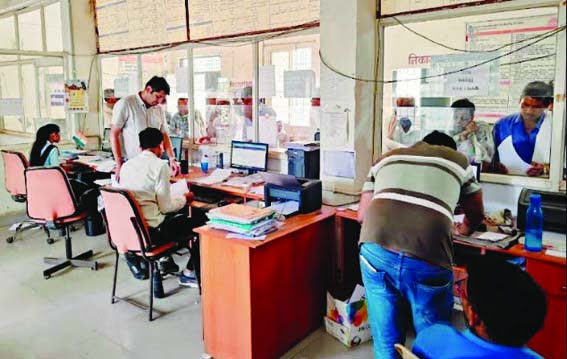 District Manager Anand Jherwar inspected the Public Service Center Bankhedi