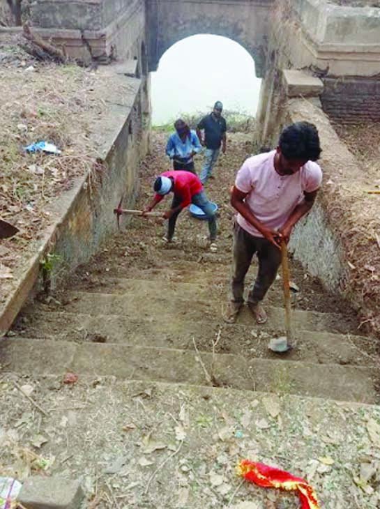 Cleaning of water sources under 'Jal Ganga Samvardhan Abhiyan'