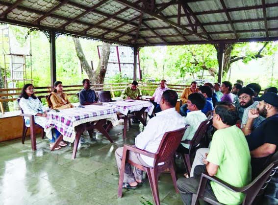A meeting was organized to provide facilities to tourists in Pachmarhi