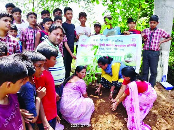 Plantation was done in the name of daughters in Tagore School, Seoni Malwa