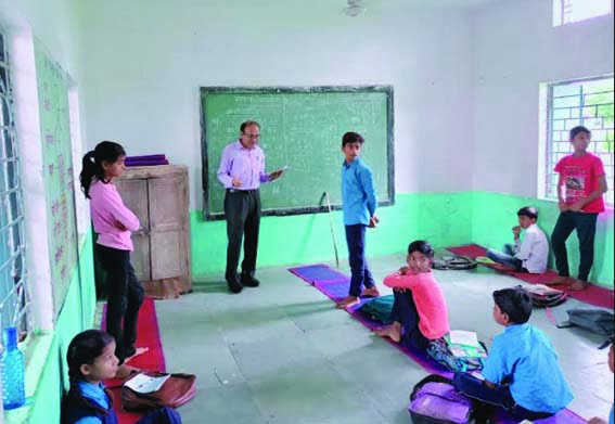 District Education Officer inspected Nimsadi Higher Secondary School