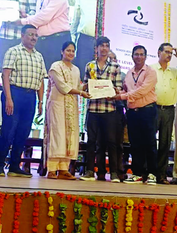 Student Piyush Malviya brought glory to the district,