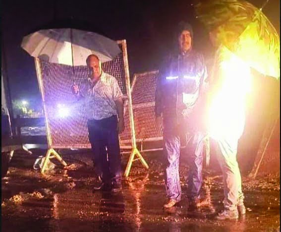 Nemawar Bridge was made suitable for traffic by placing steel plates