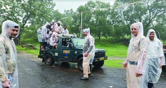Amidst the rain, the cave of Nagdwari is echoing with the chants of Bam Bhole by the devotees
