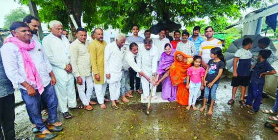 Harda MLA Dr. Dogne performed Bhoomi Pujan for various development works