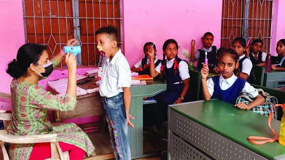 A total of 1725 children from schools were examined for teeth.