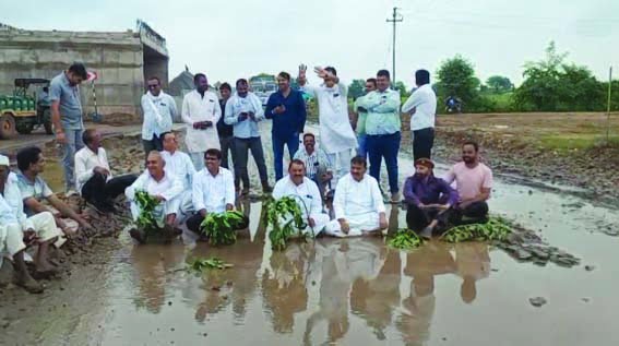 Pits filled with mud by Harda MLA Dr. Dogne