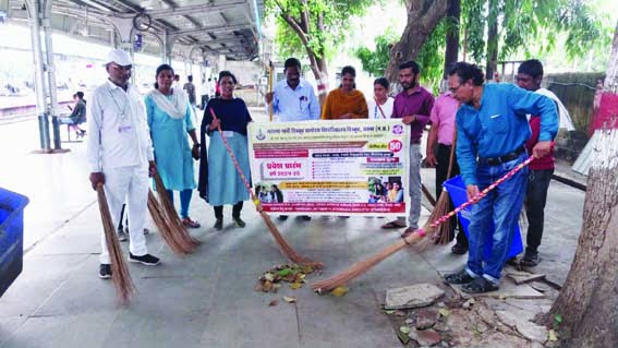 Brand Ambassador Dr. Geeta Pandey at Harda Railway Station
