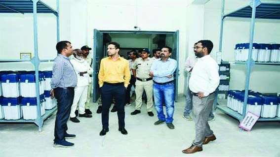 Collector Aditya Singh visited EVM Warehouse