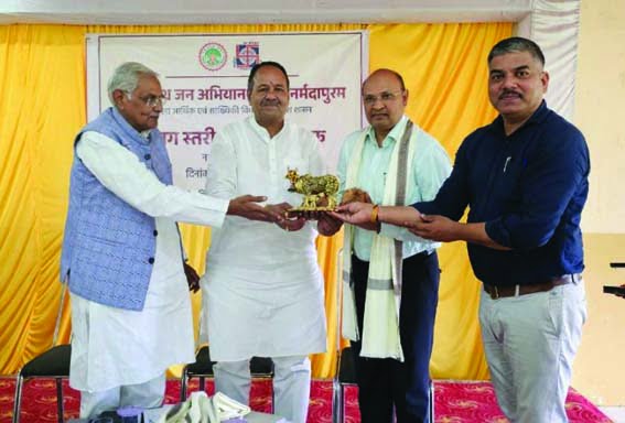 Representatives of new organizations should be given village development