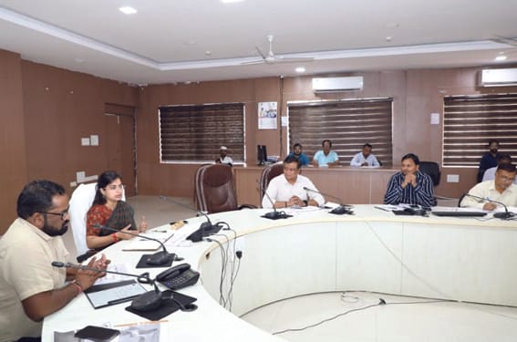 Cleaning and repair of canals