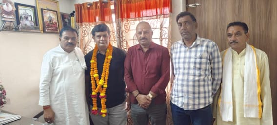 Muslim couple in Harda set an example of donating money