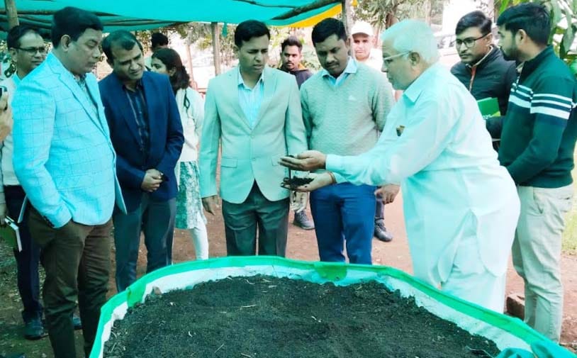 Commissioner Tiwari inaugurated the vermicompost and organic