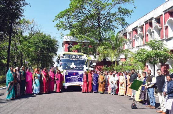 Collector Singh flagged off the group of poultry farmers