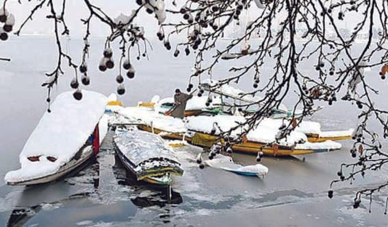 Madhya Pradesh is facing problems due to snowfall in hilly areas