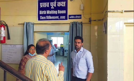 Collector Siddharth Jain visited the district hospital