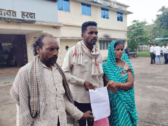 A girl who went to take bath in the river died